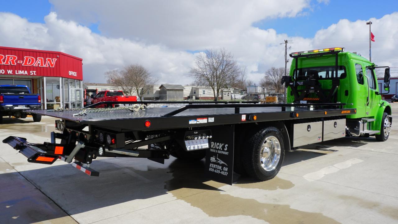 Freightliner M2 106  2026