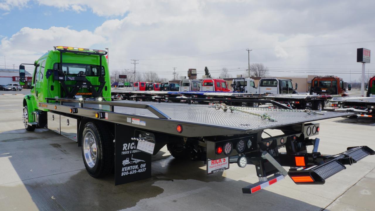 Freightliner M2 106  2026