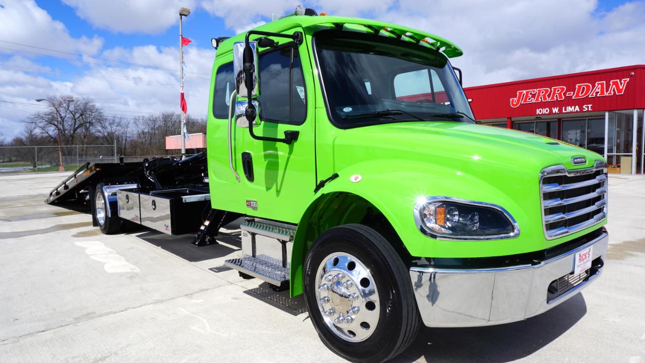 Freightliner M2 106  2026