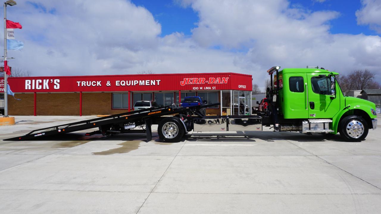 Freightliner M2 106  2026