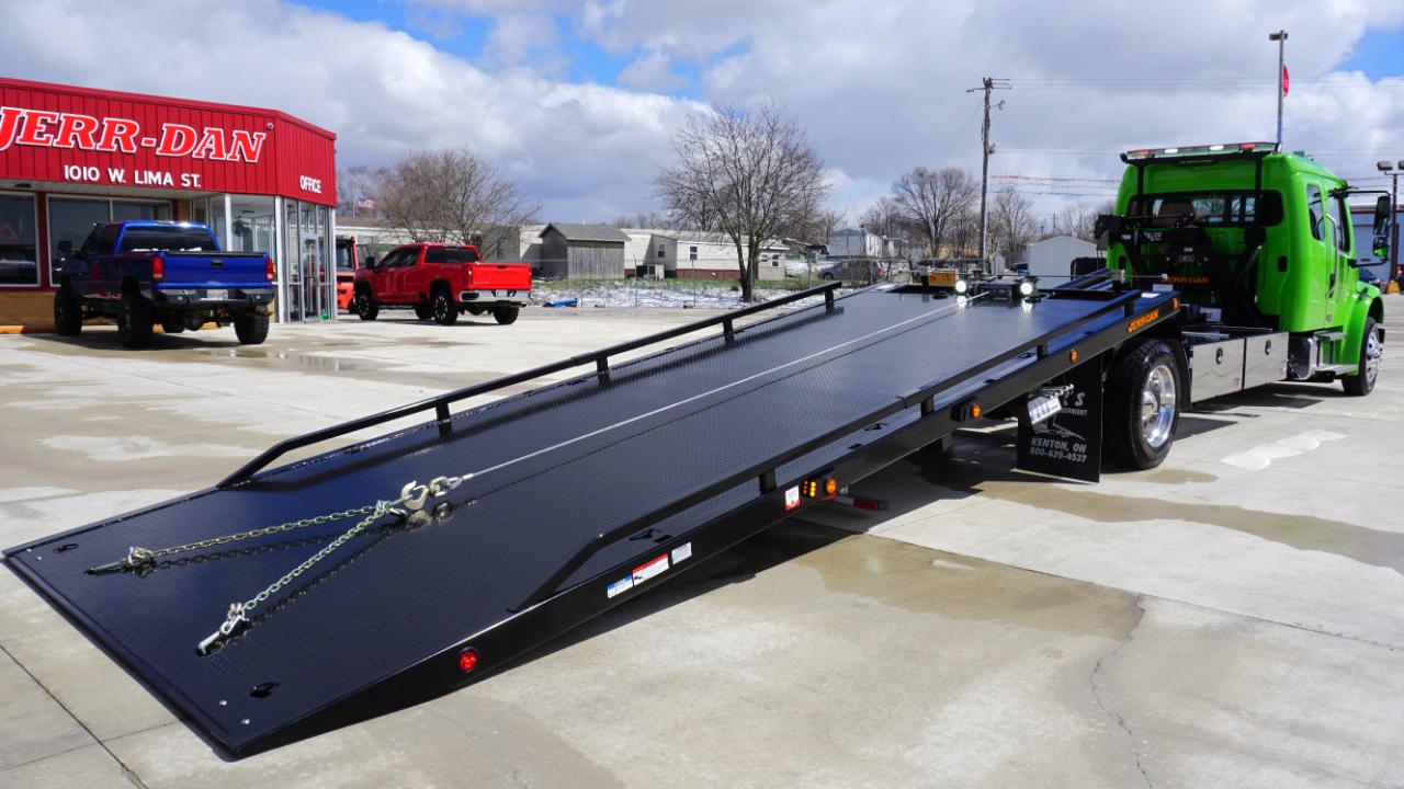 Freightliner M2 106  2026