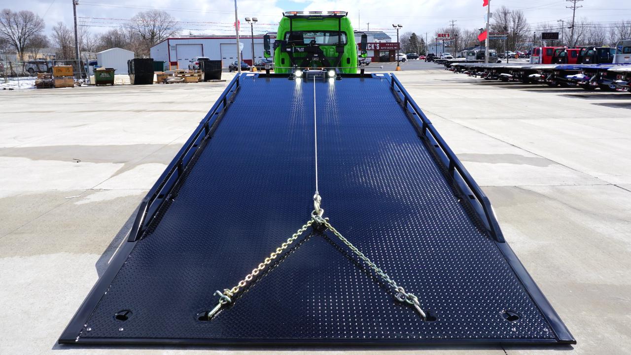 Freightliner M2 106  2026