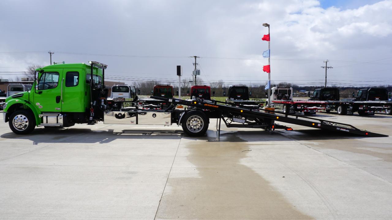 Freightliner M2 106  2026