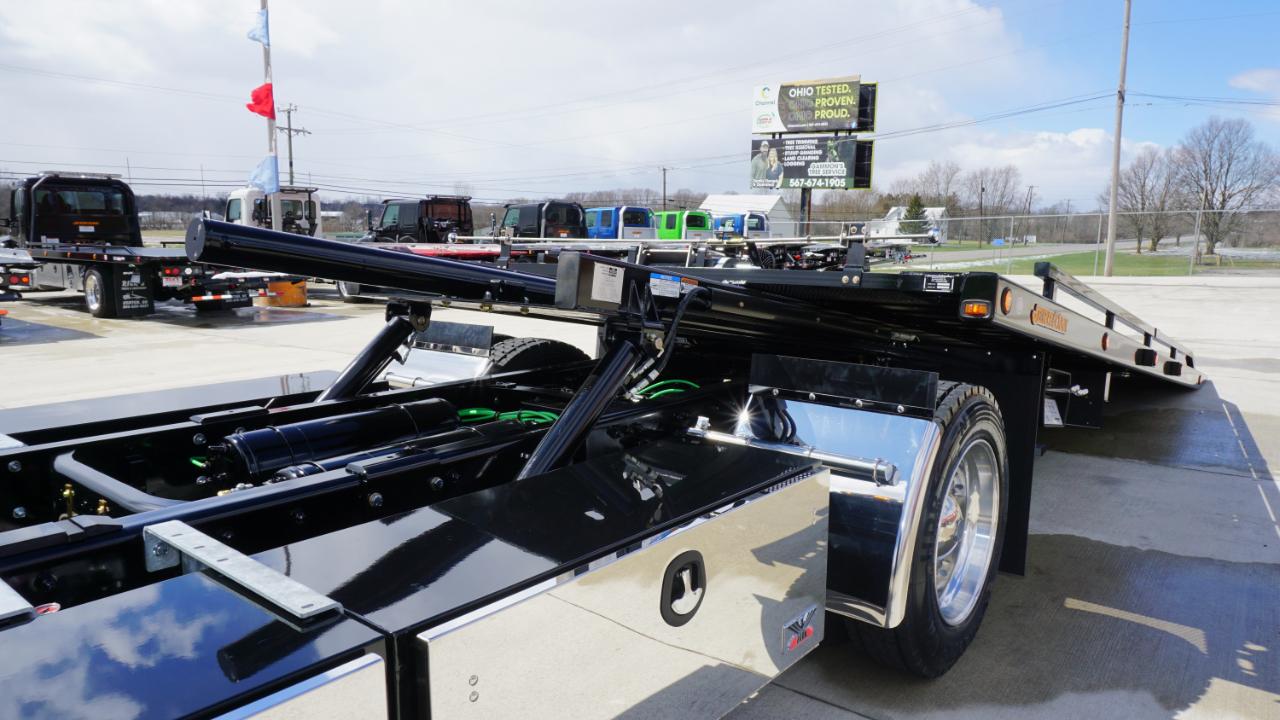 Freightliner M2 106  2026