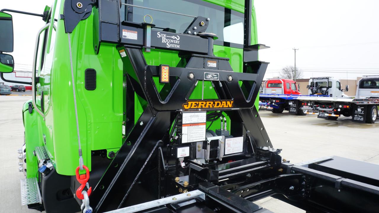 Freightliner M2 106  2026