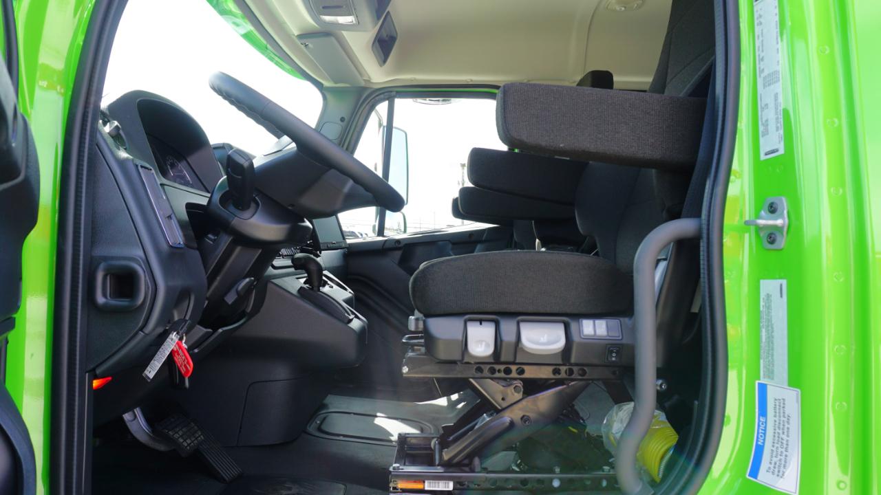 Freightliner M2 106  2026