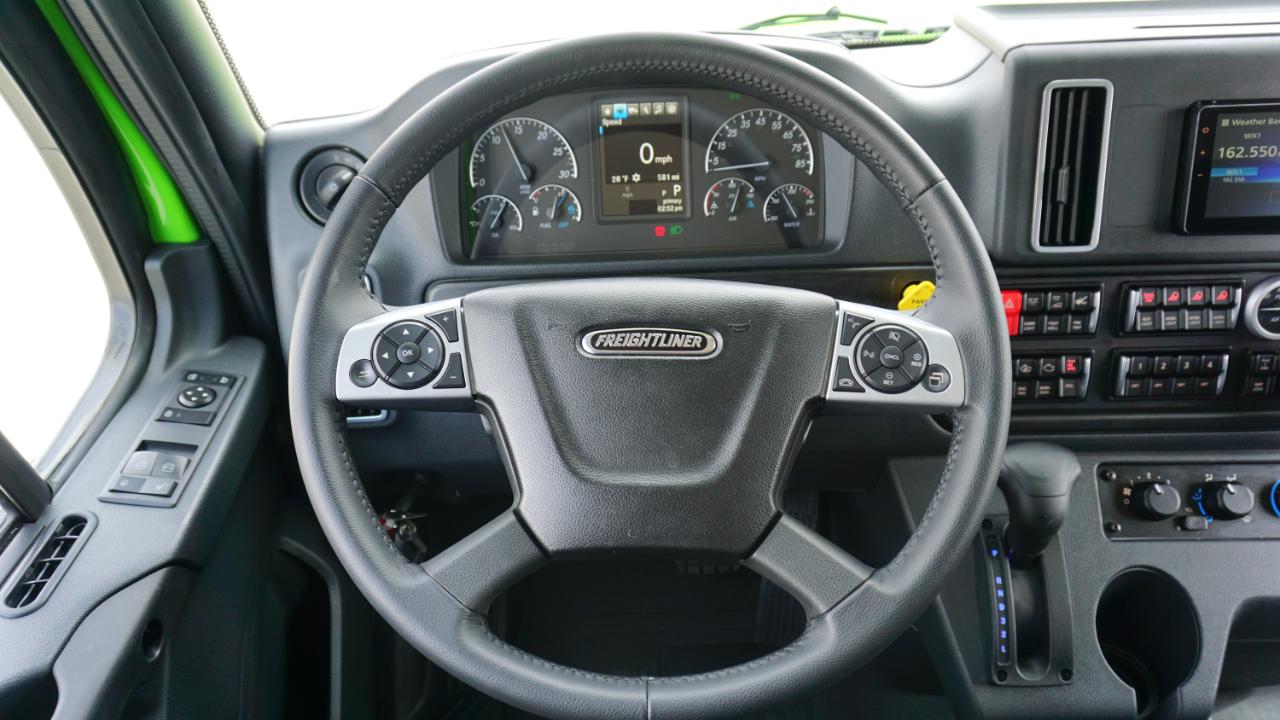 Freightliner M2 106  2026