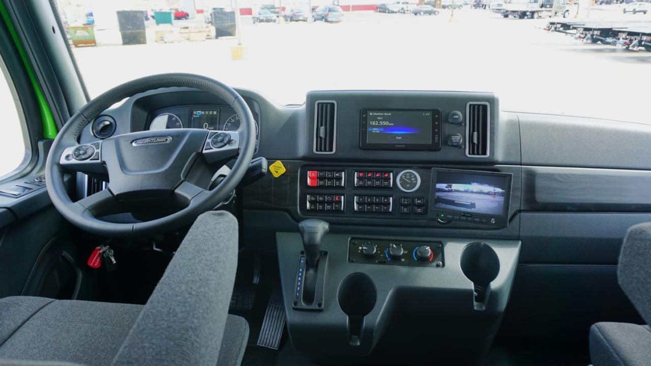 Freightliner M2 106  2026