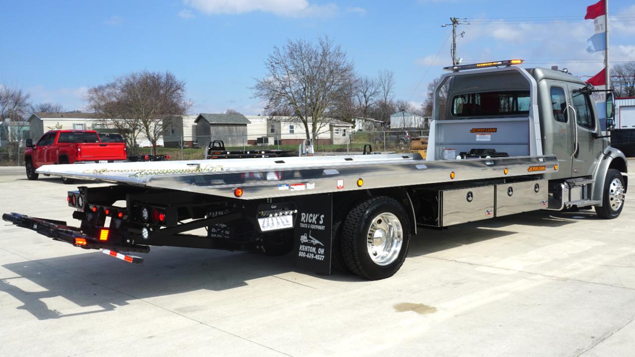 Freightliner M2 106 Plus  2026