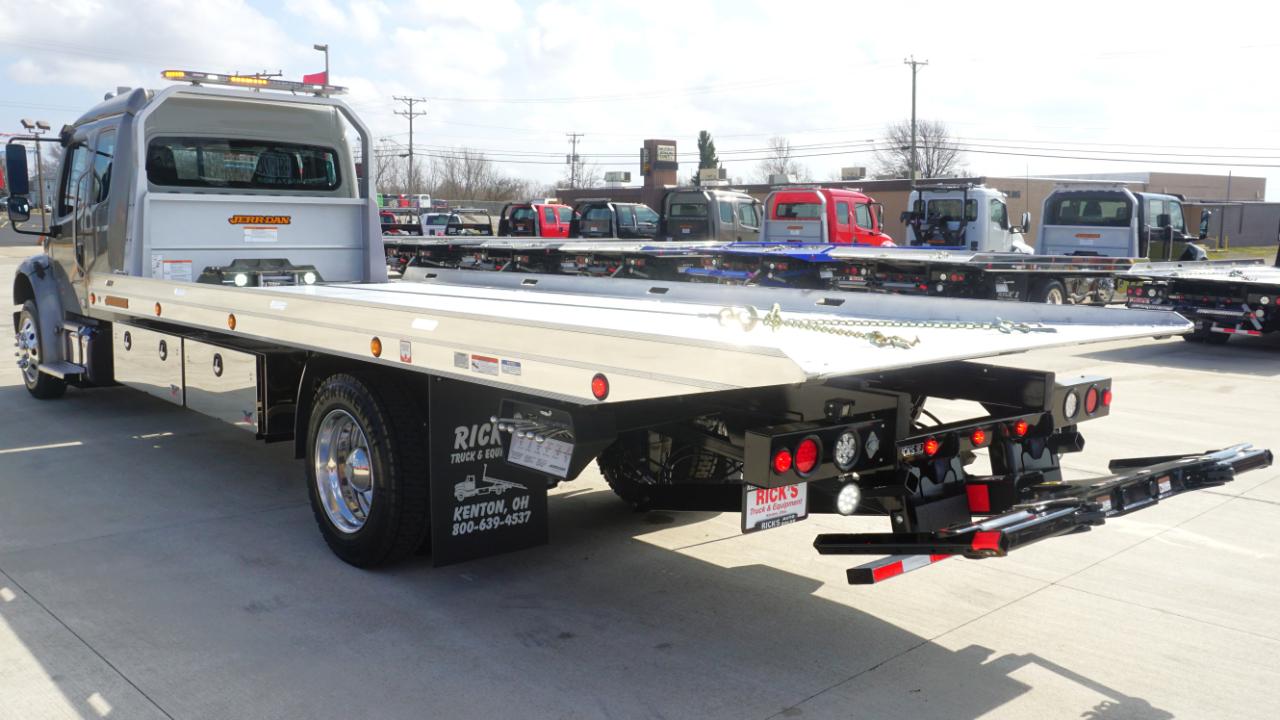 Freightliner M2 106 Plus  2026