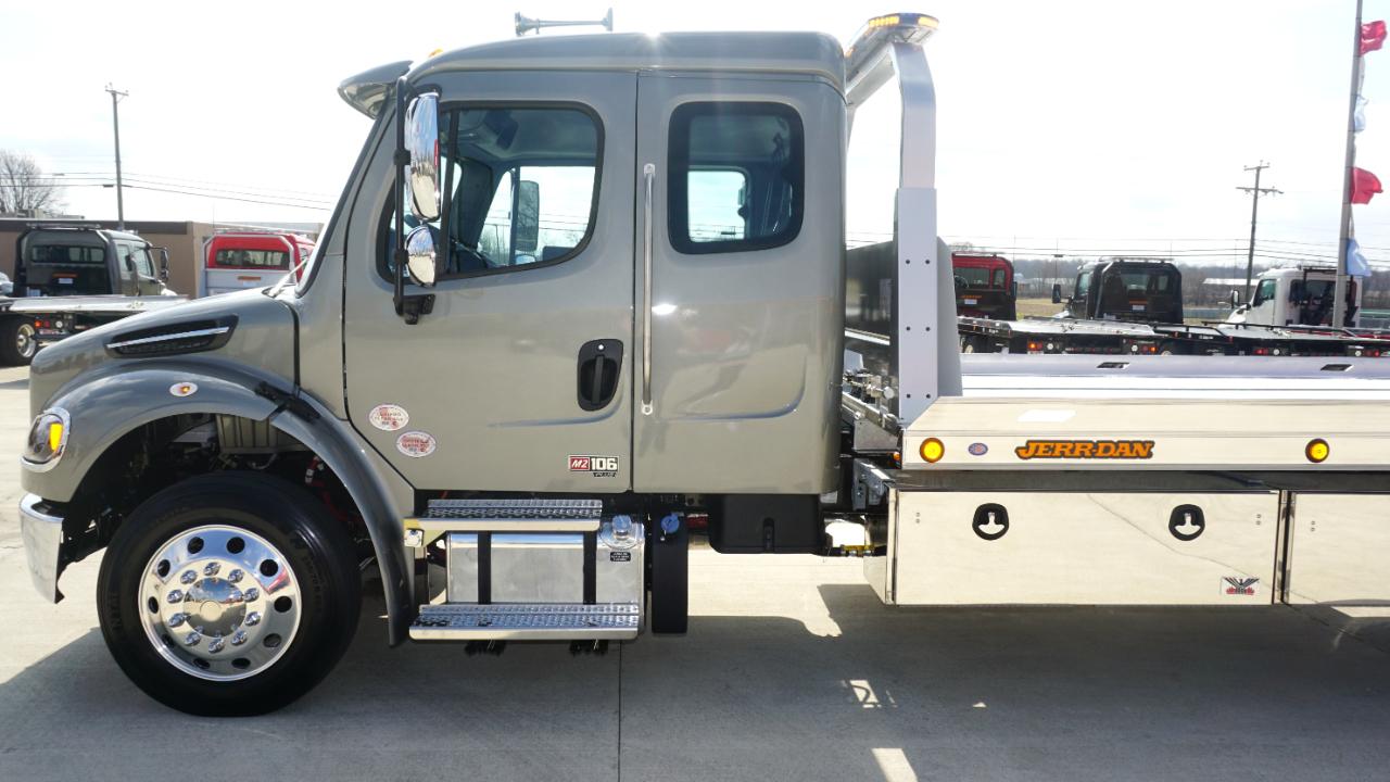 Freightliner M2 106 Plus  2026