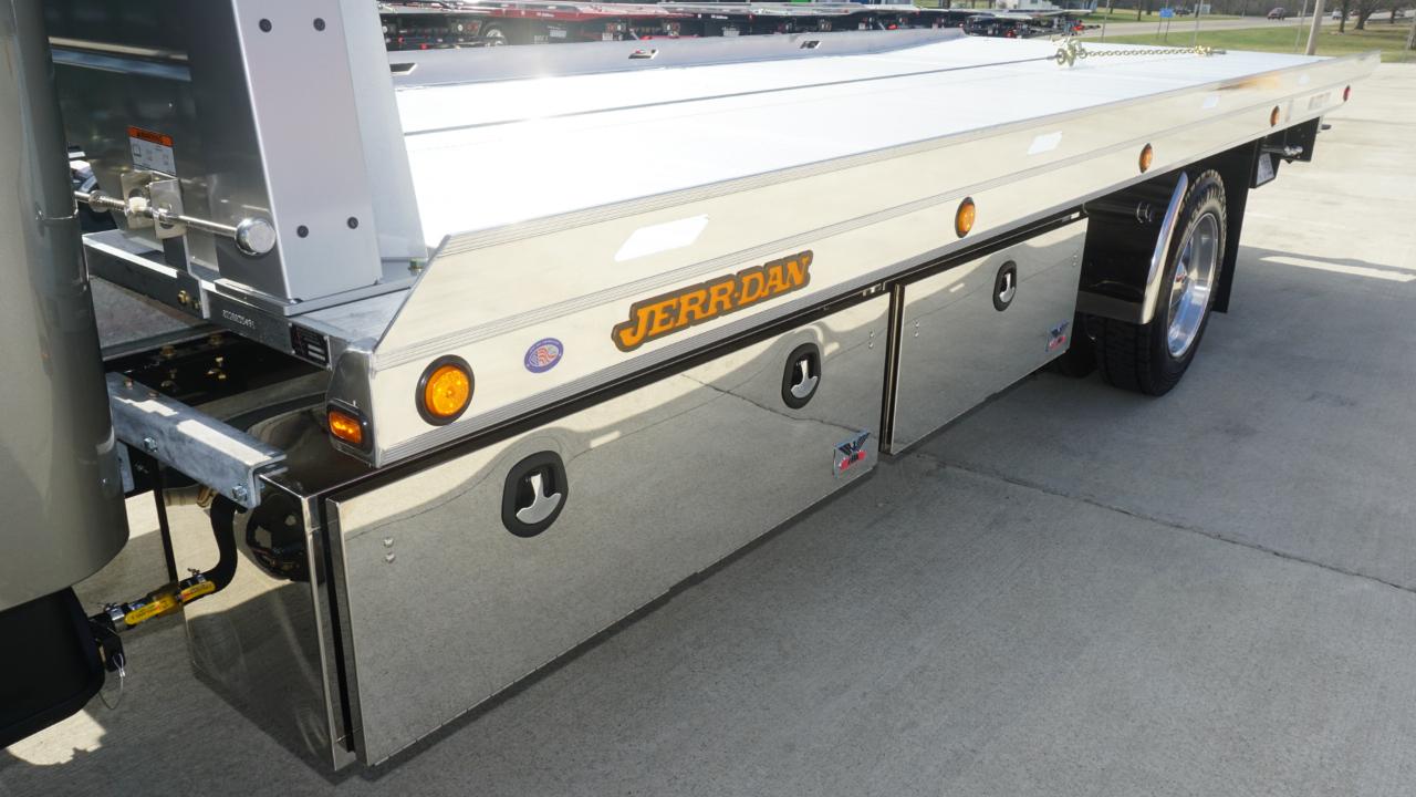 Freightliner M2 106 Plus  2026