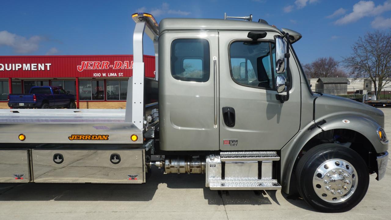 Freightliner M2 106 Plus  2026