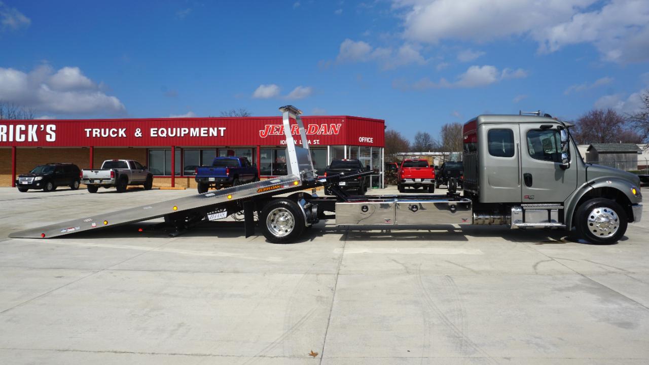 Freightliner M2 106 Plus  2026