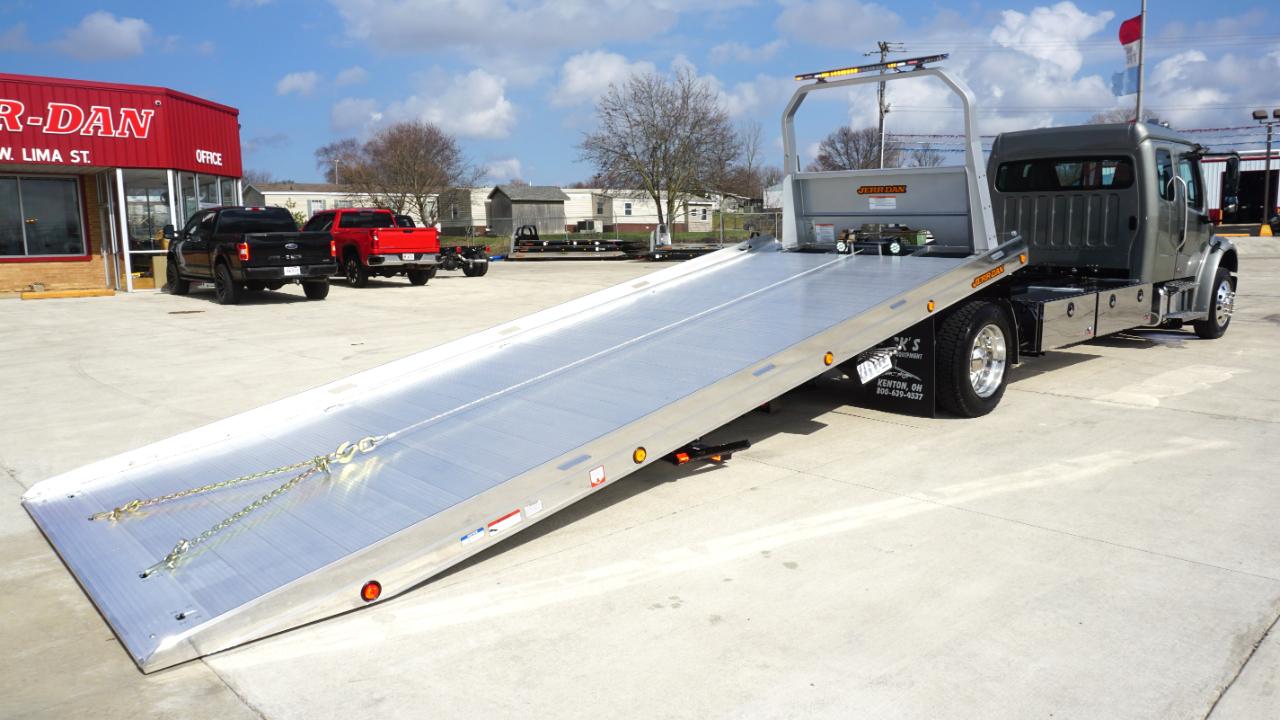 Freightliner M2 106 Plus  2026