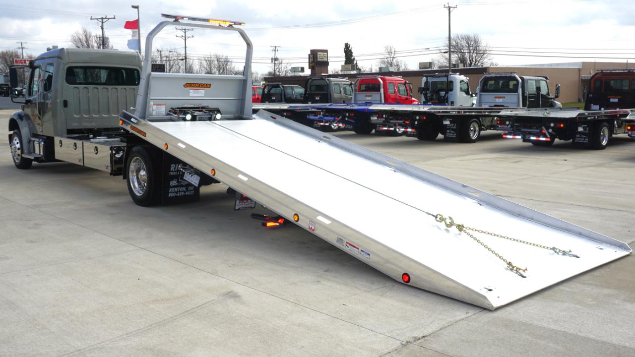 Freightliner M2 106 Plus  2026