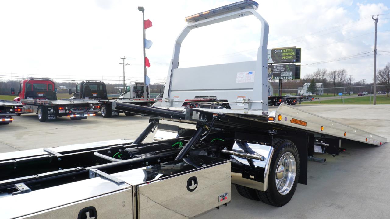 Freightliner M2 106 Plus  2026