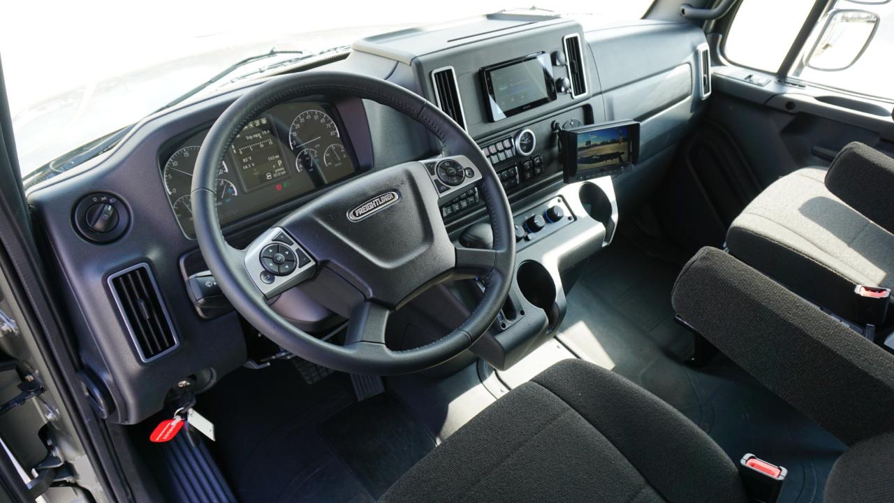 Freightliner M2 106 Plus  2026