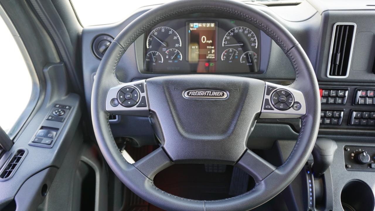 Freightliner M2 106 Plus  2026