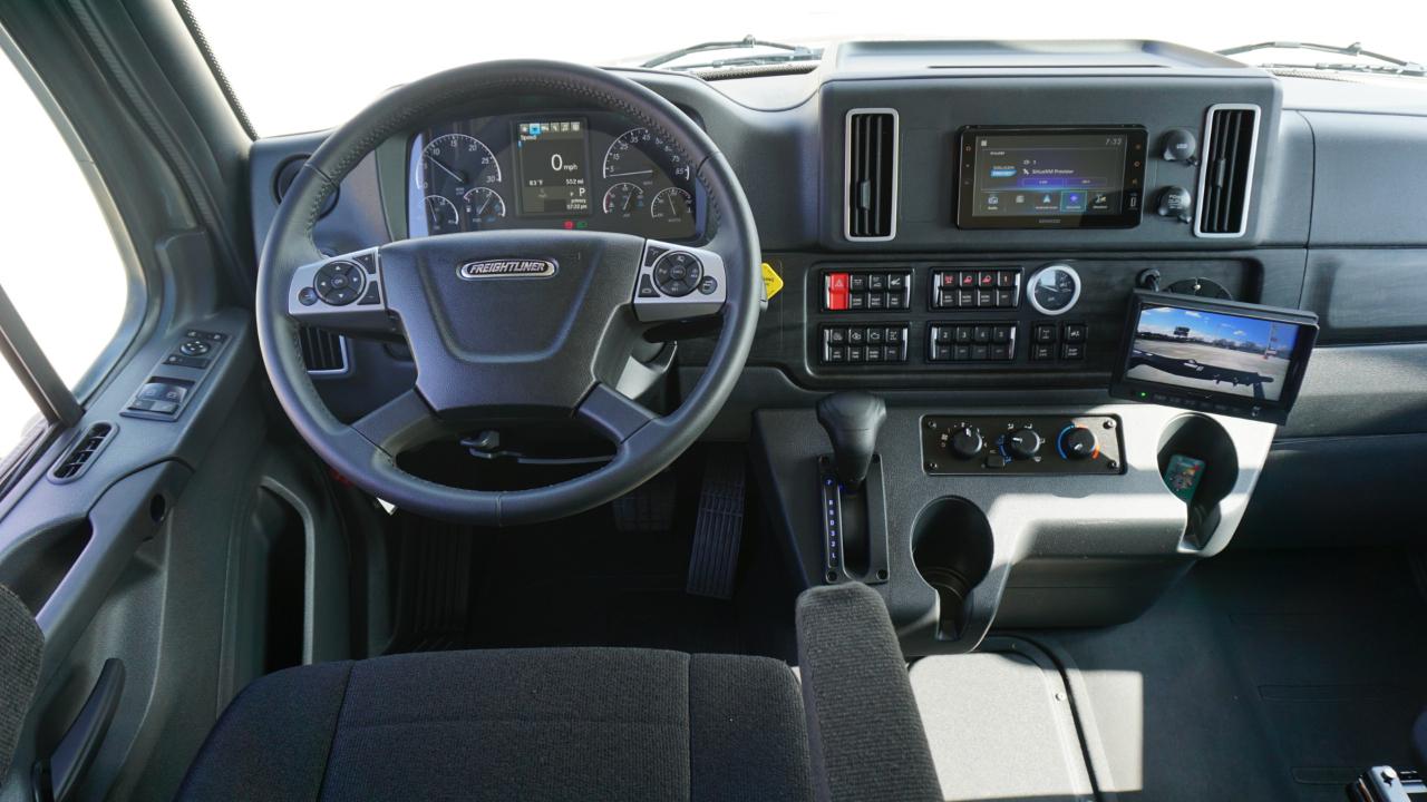 Freightliner M2 106 Plus  2026