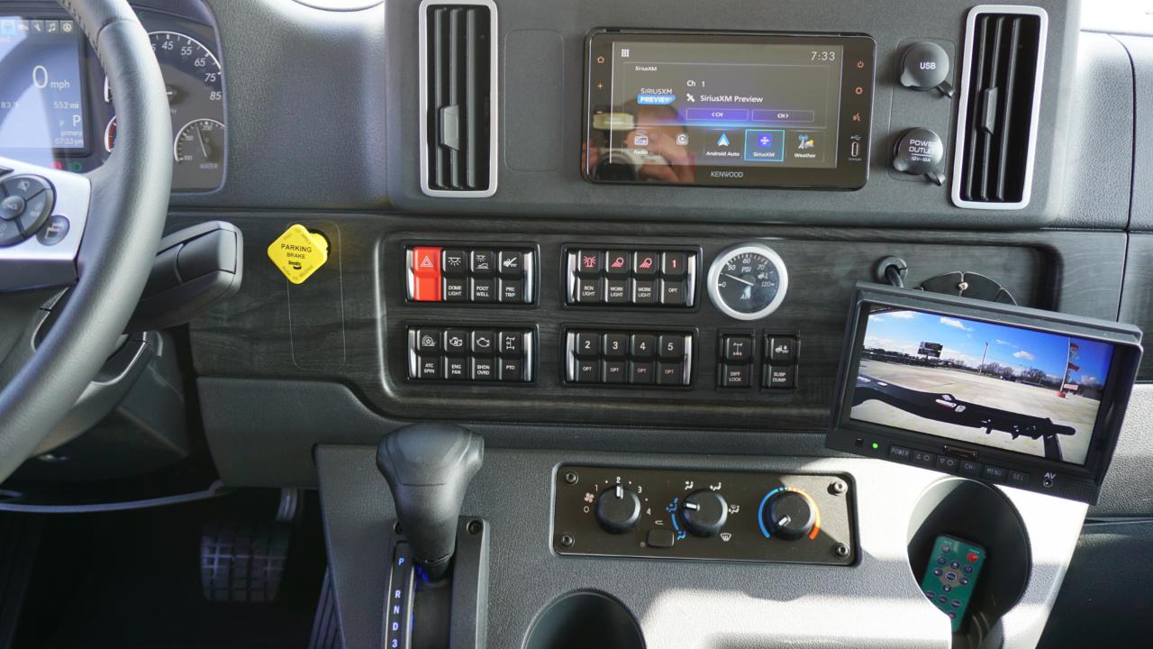 Freightliner M2 106 Plus  2026