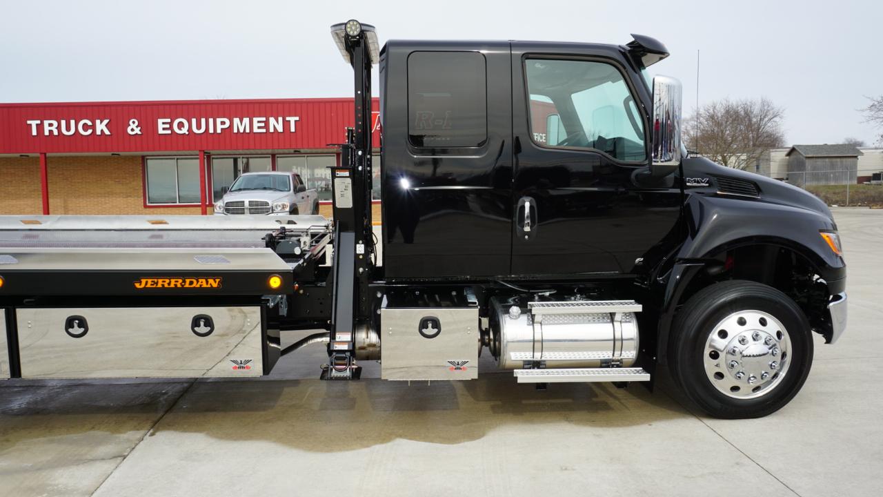 International MV  2026