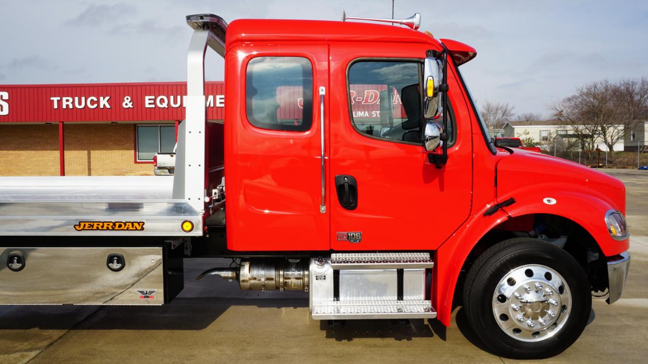 Freightliner M2 106 Plus  2026