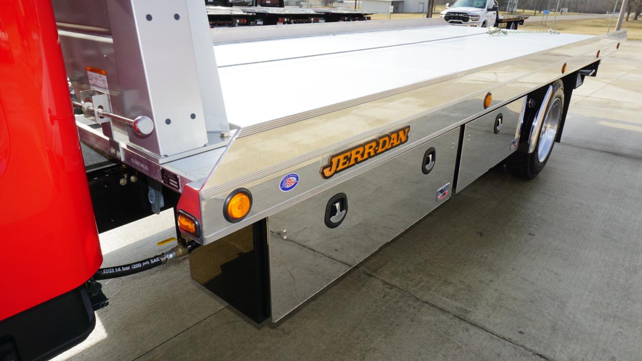 Freightliner M2 106 Plus  2026