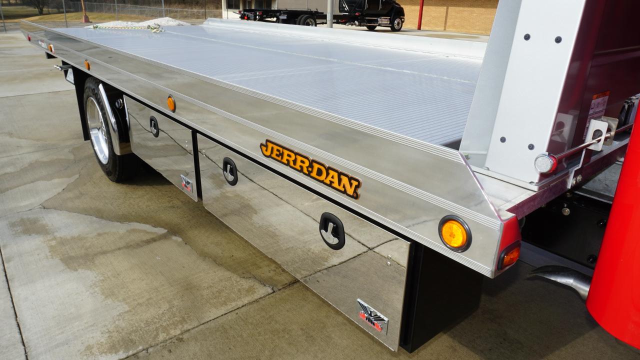 Freightliner M2 106 Plus  2026