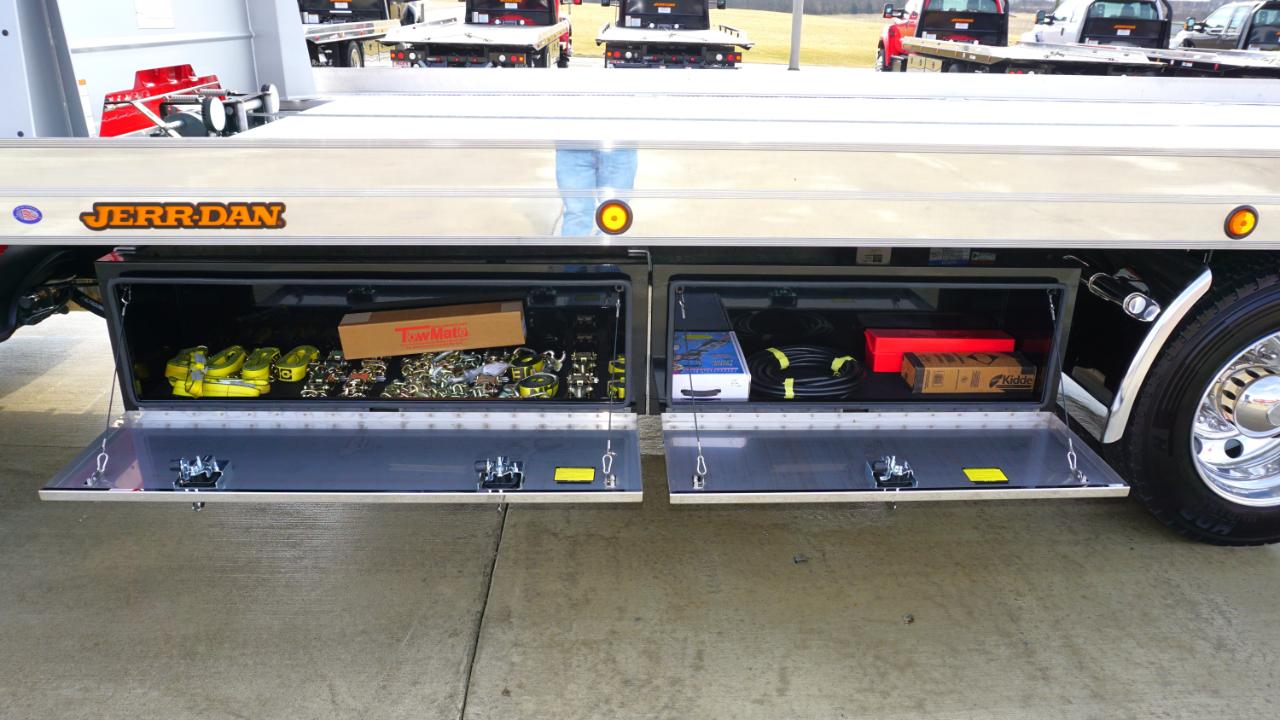 Freightliner M2 106 Plus  2026