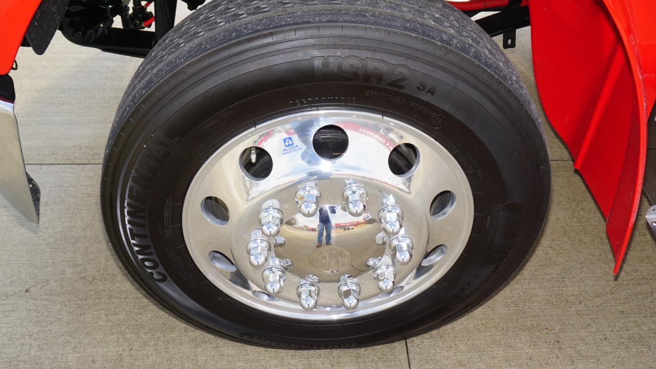 Freightliner M2 106 Plus  2026