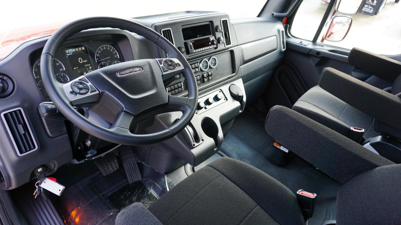 Freightliner M2 106 Plus  2026