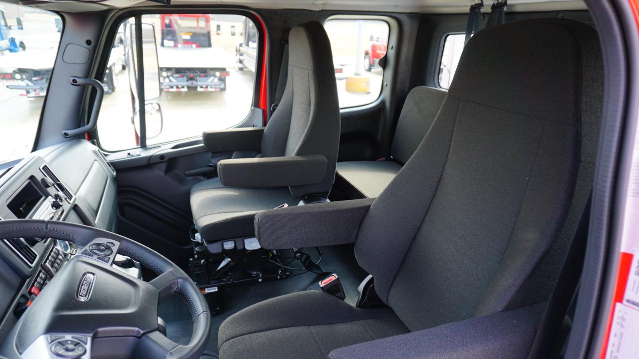 Freightliner M2 106 Plus  2026