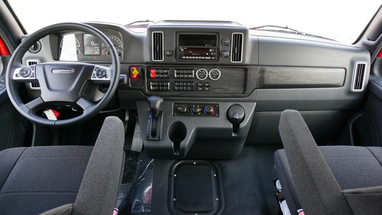 Freightliner M2 106 Plus  2026