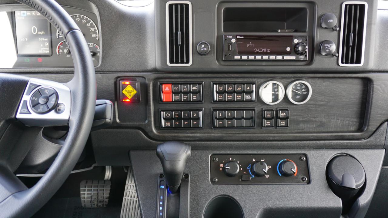 Freightliner M2 106 Plus  2026