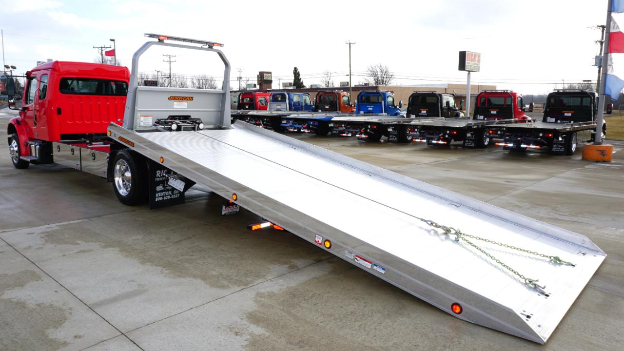 Freightliner M2 106 Plus  2026