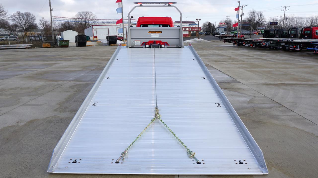 Freightliner M2 106 Plus  2026