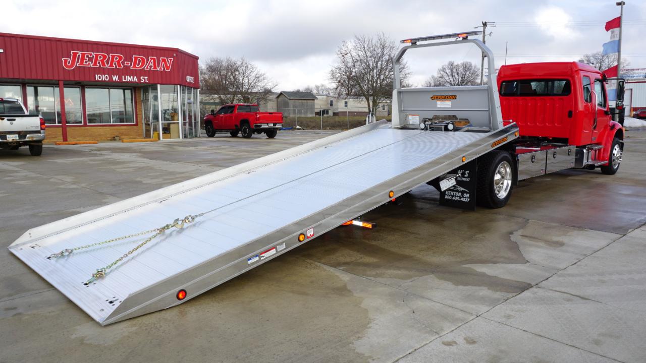 Freightliner M2 106 Plus  2026