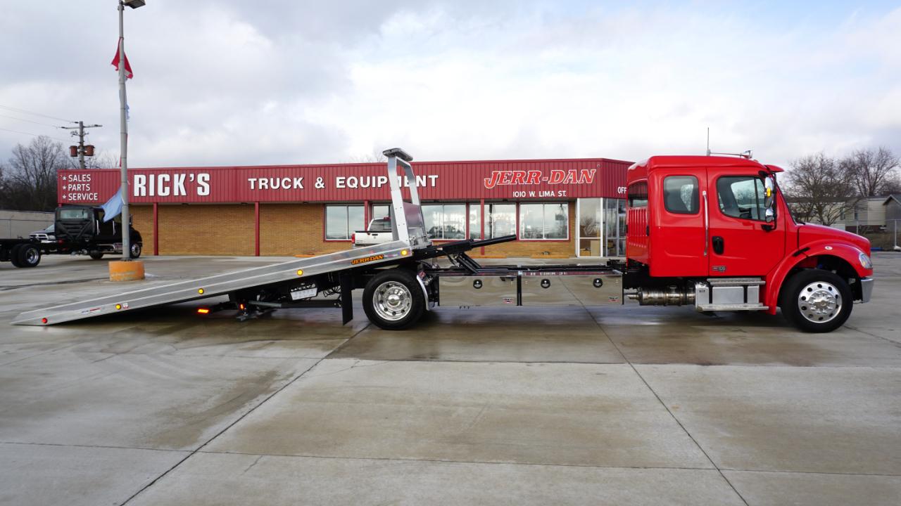 Freightliner M2 106 Plus  2026