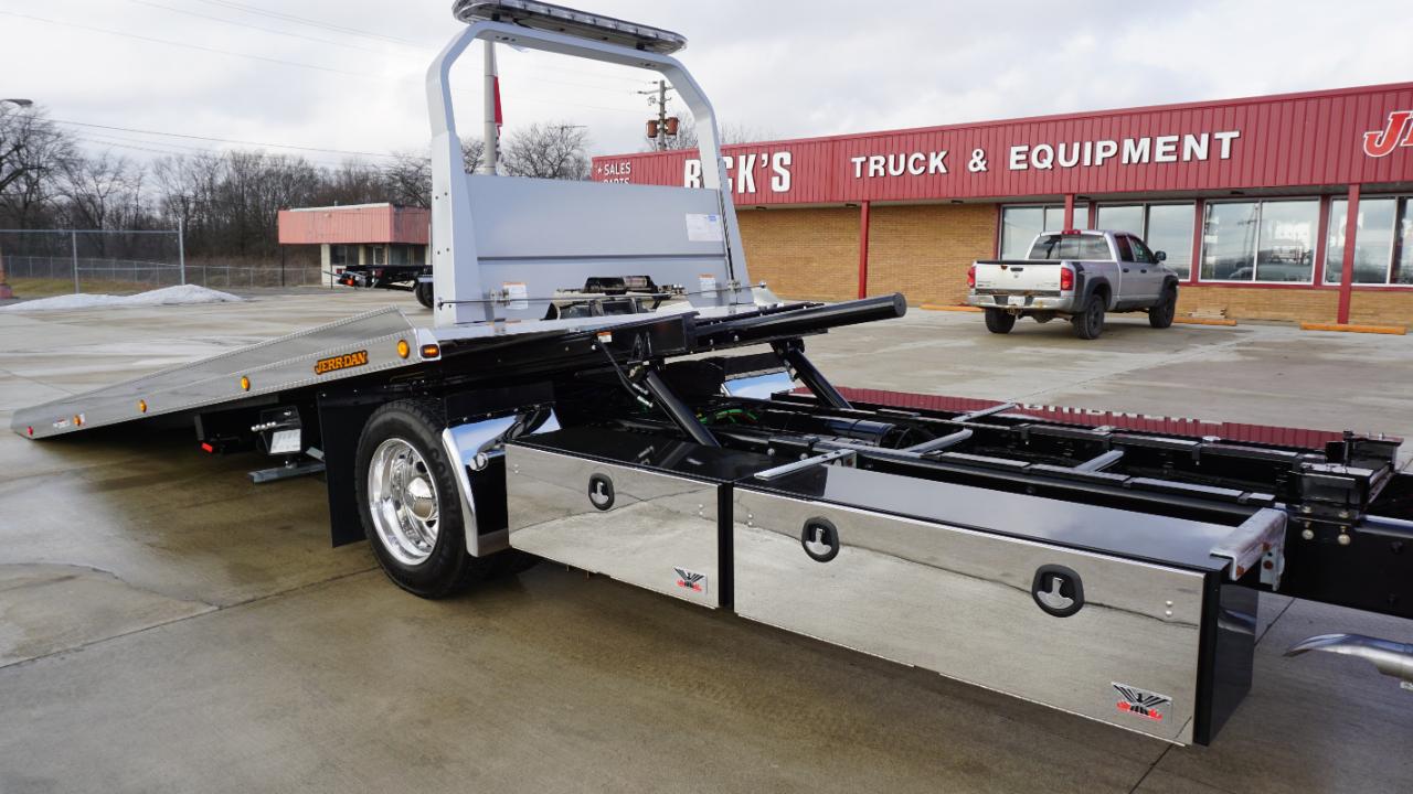 Freightliner M2 106 Plus  2026