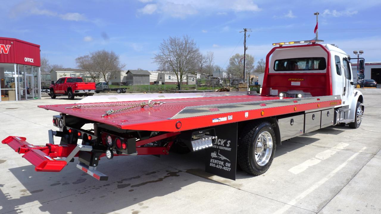 Freightliner M2 106 Plus  2026