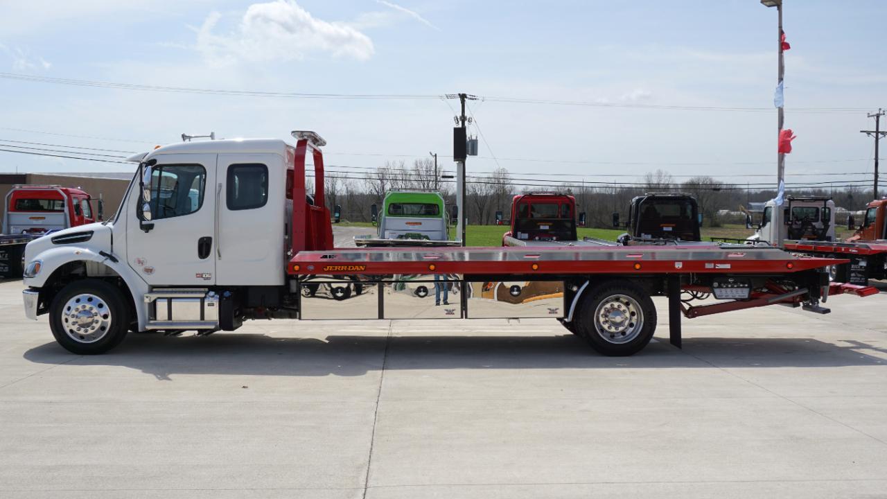 Freightliner M2 106 Plus  2026