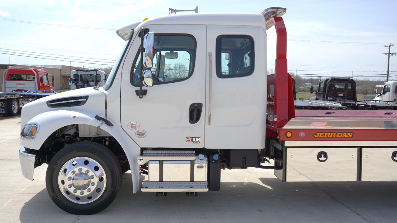 Freightliner M2 106 Plus  2026