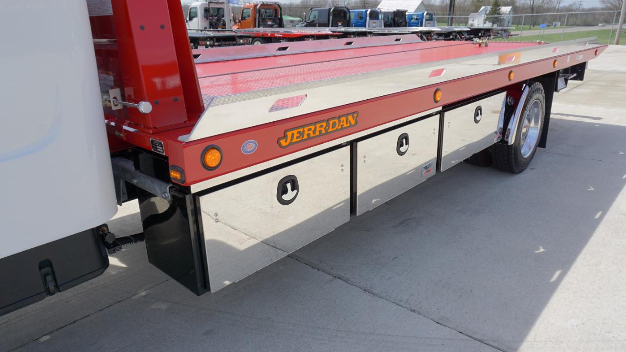 Freightliner M2 106 Plus  2026