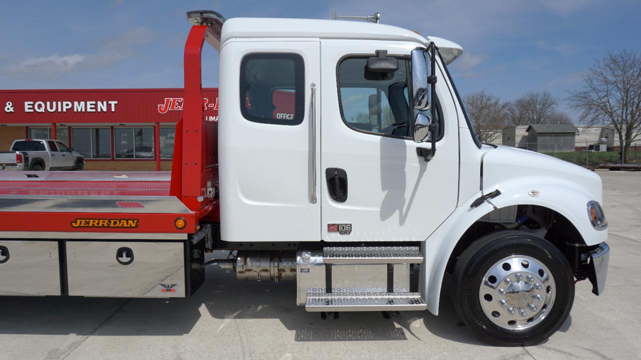 Freightliner M2 106 Plus  2026