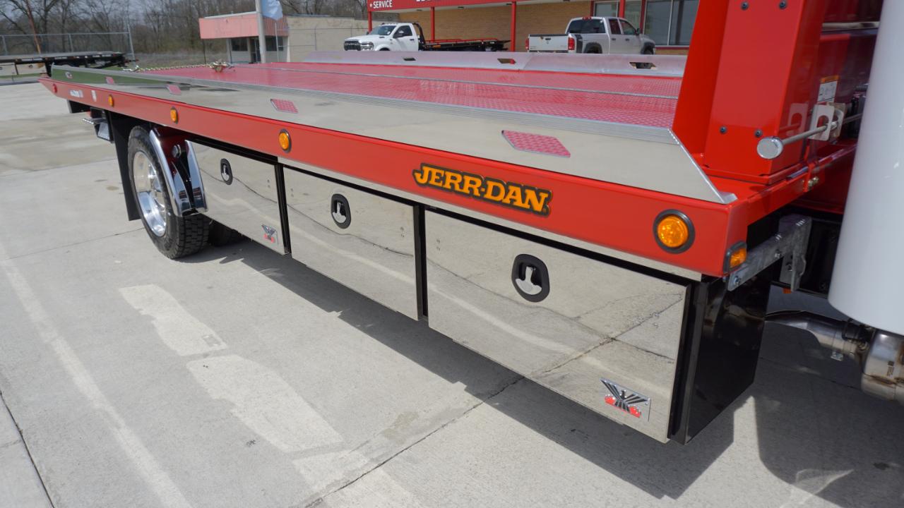 Freightliner M2 106 Plus  2026