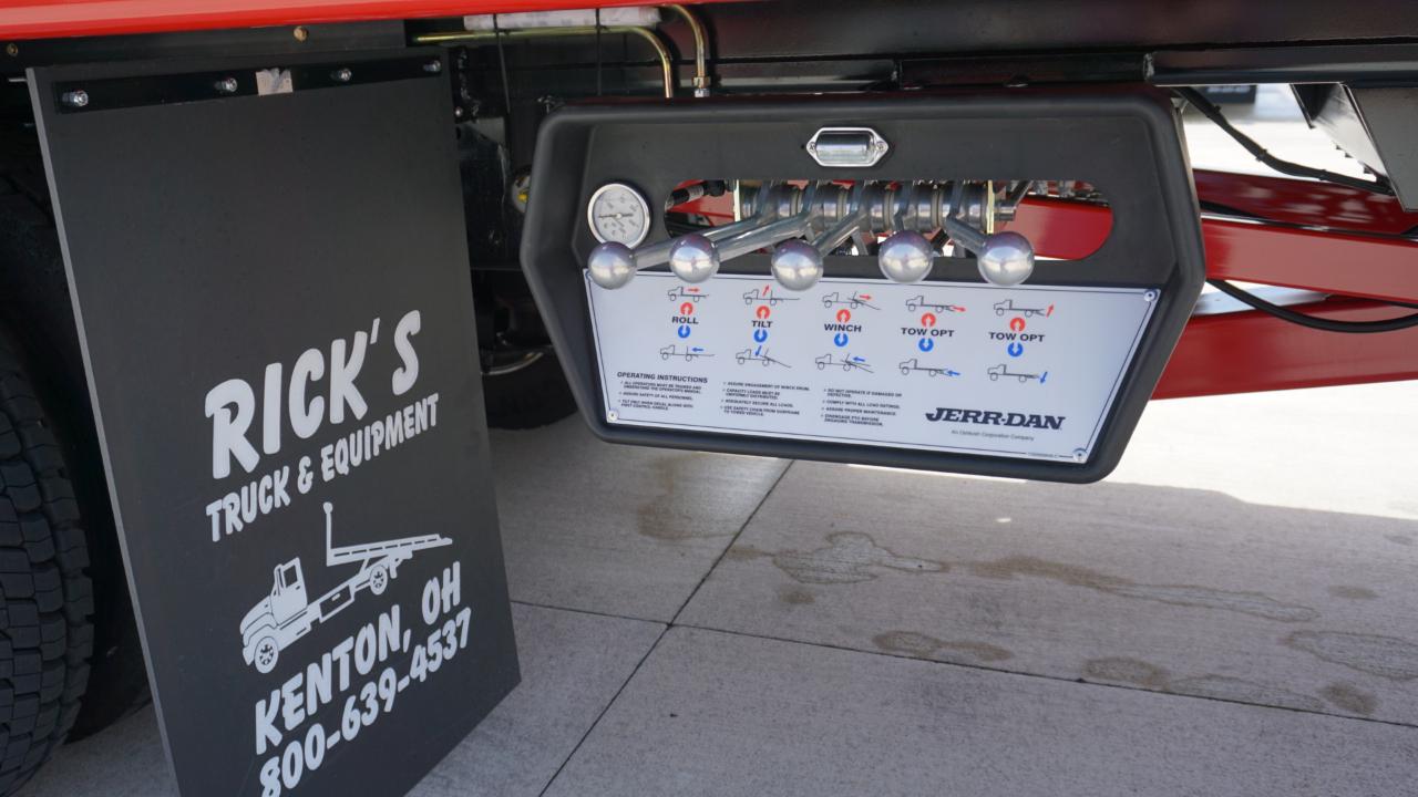 Freightliner M2 106 Plus  2026