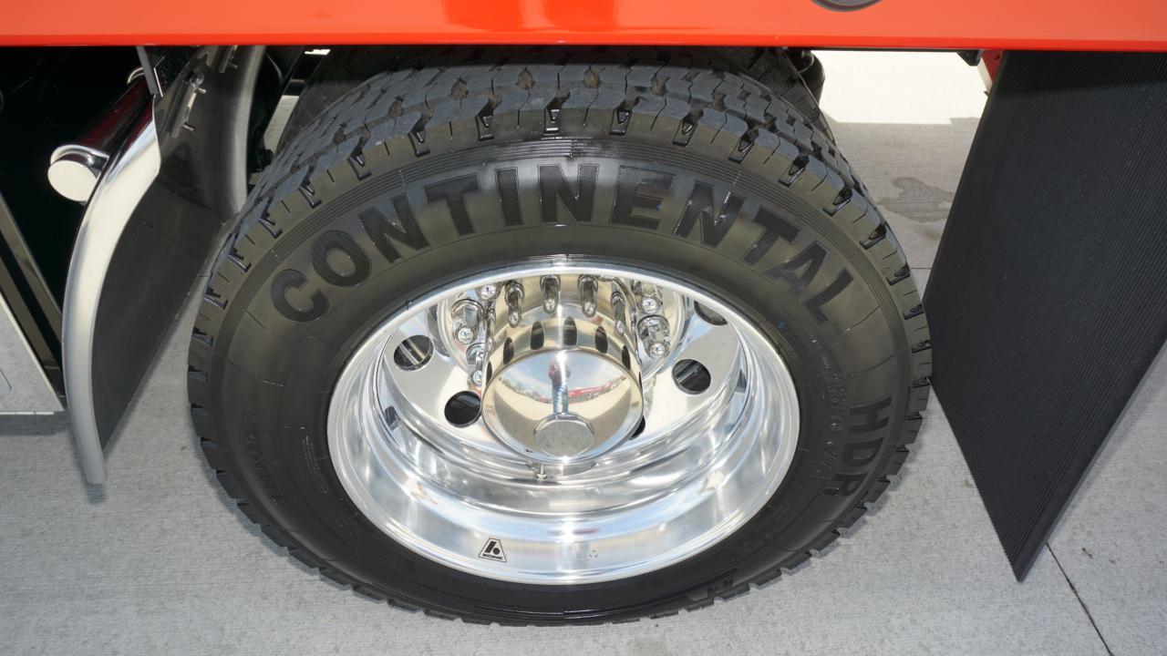 Freightliner M2 106 Plus  2026