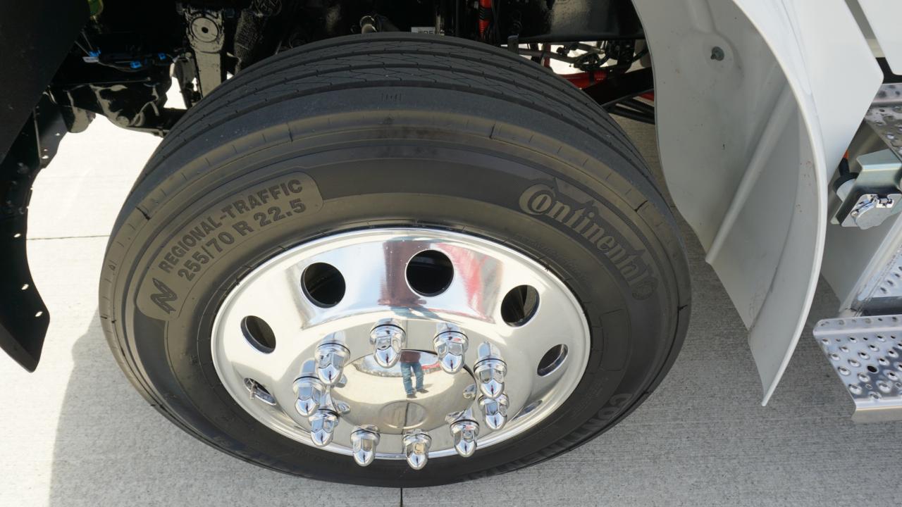 Freightliner M2 106 Plus  2026