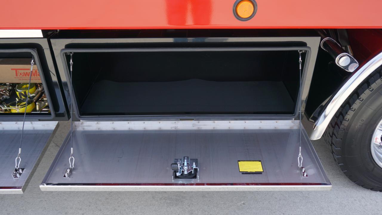 Freightliner M2 106 Plus  2026